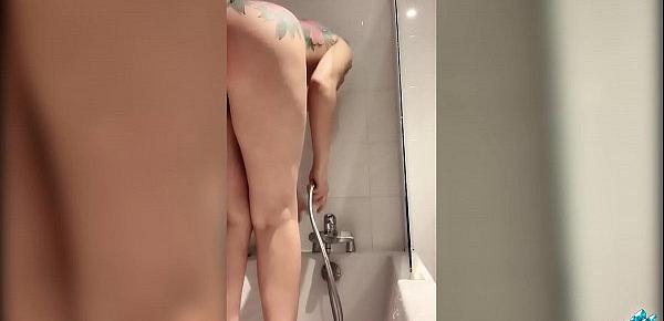  Mommy Masturbates Pussy In The Bathroom And Gets Orgasm - Amateur